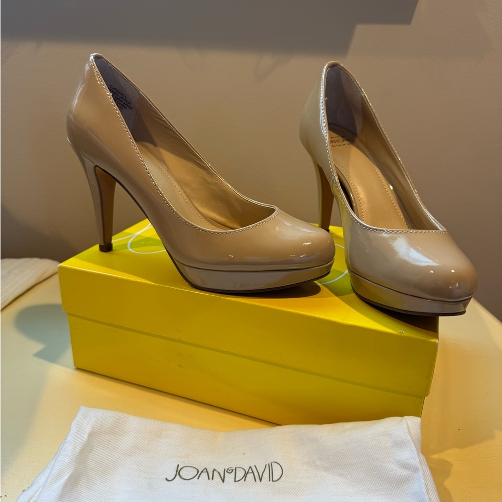Circa Joan and David Women’s platform shoes size 5.5